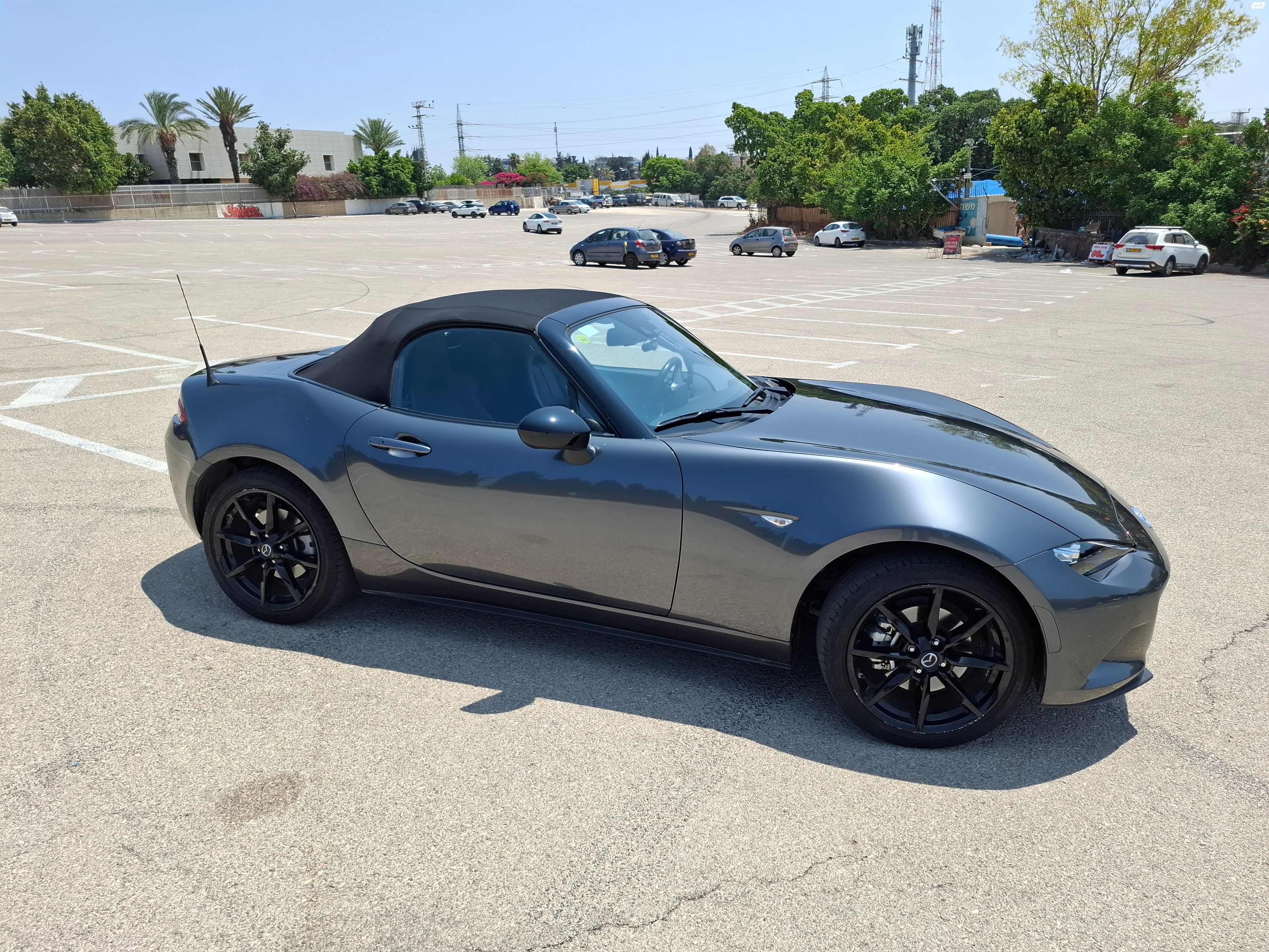 מודעת רכב מאזדה MX-5