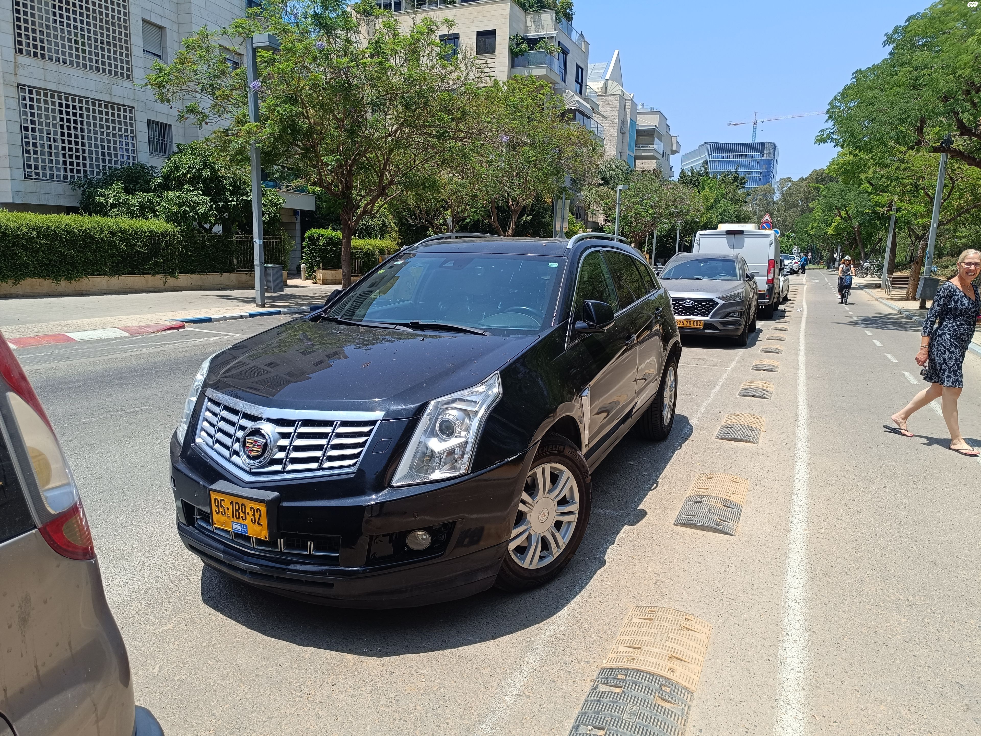 מודעת רכב קאדילק SRX
