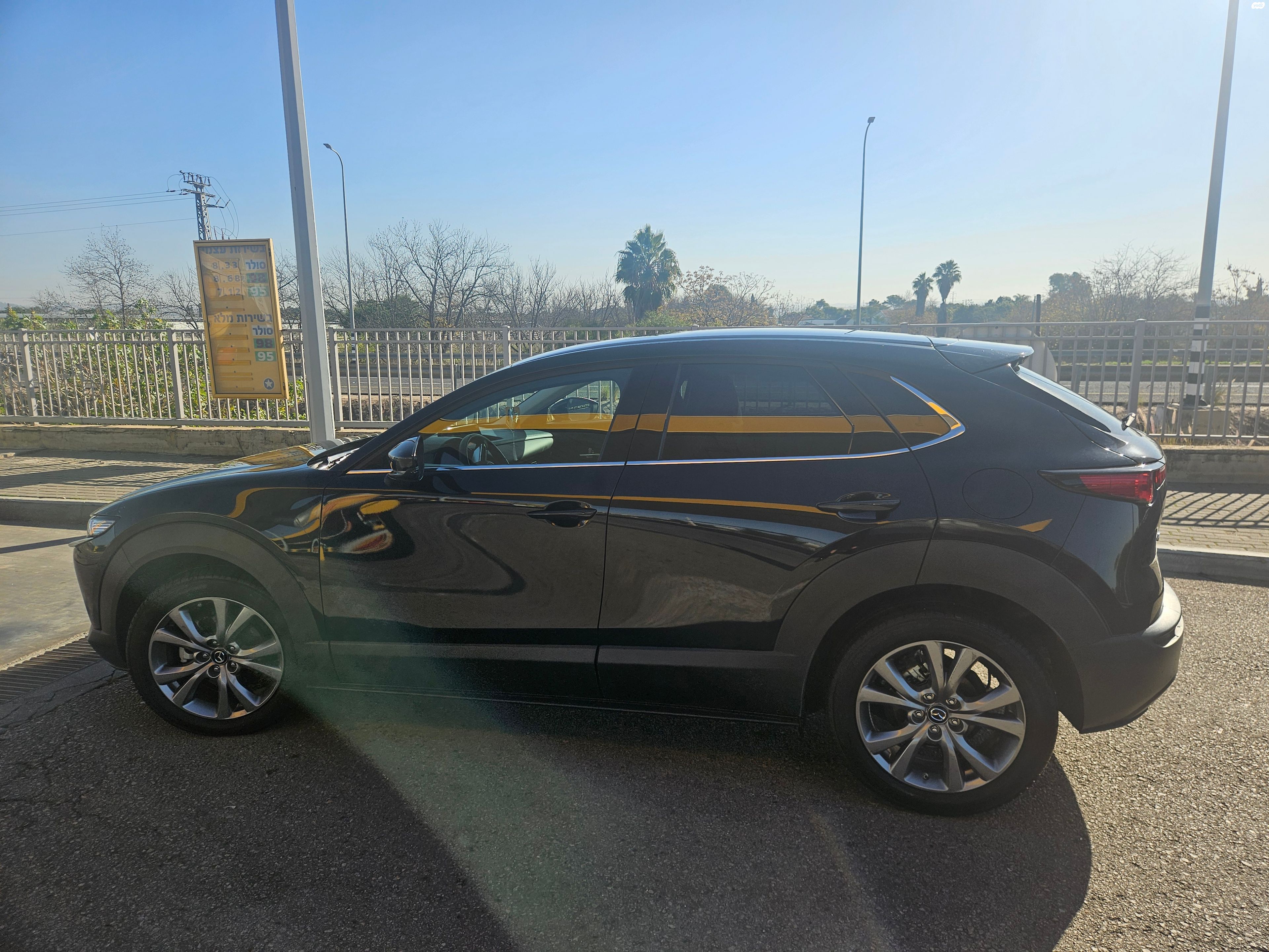 מודעת רכב מאזדה CX-30
