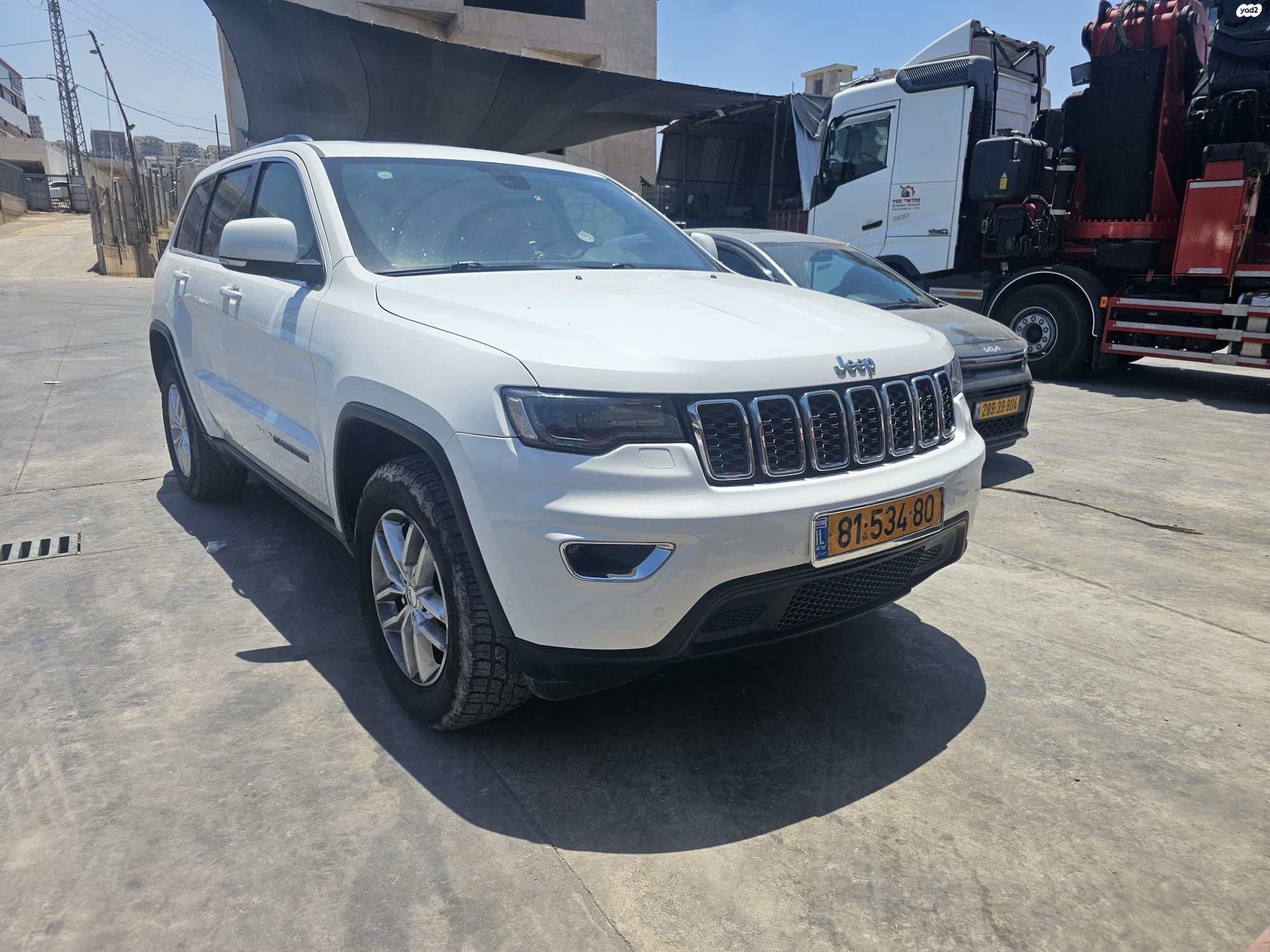 מודעת רכב ג'יפ גרנד צ'ירוקי