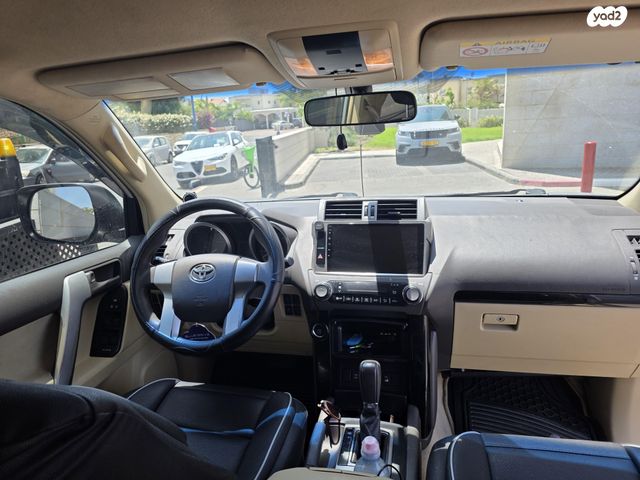 טויוטה לנד קרוזר