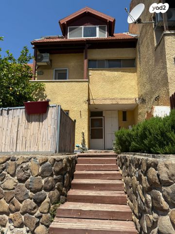 אלונים 15