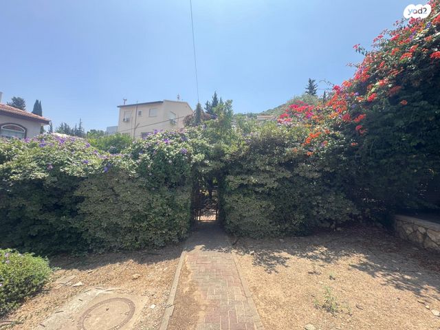 דו משפחתי, גבעת נשר, נשר