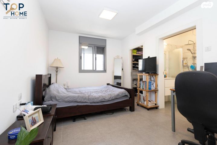 דירה, בני וו. רייך, נתניה