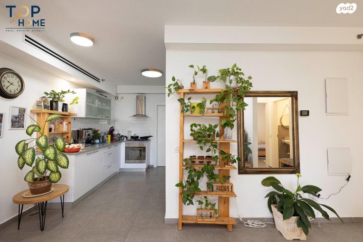 דירה, בני וו. רייך, נתניה