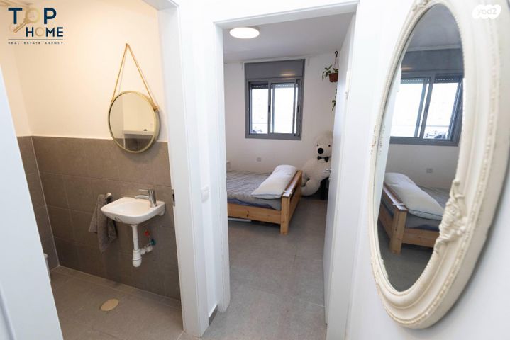 דירה, בני וו. רייך, נתניה