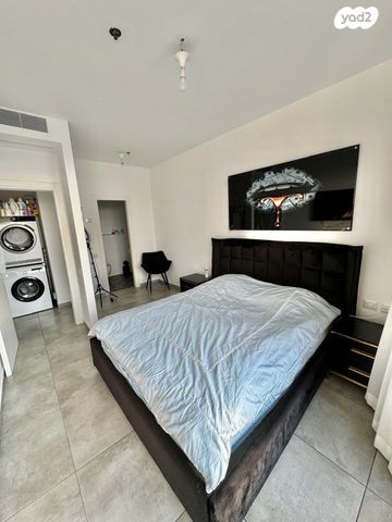 דירה, גרציאני יצחק, גני שרונה, קרית הממשלה, תל אביב יפו