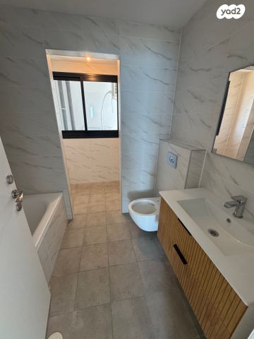 דירה, אמנון ליפקין שחק, נוף הטיילת, נתניה