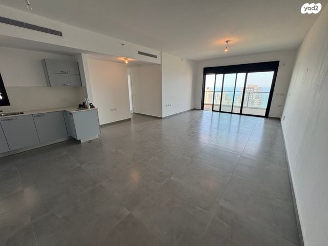 דירה, אמנון ליפקין שחק, נוף הטיילת, נתניה