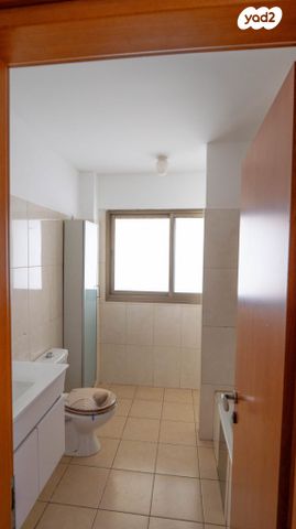 דירה, פנחס אילון 23, קרית אילון, חולון