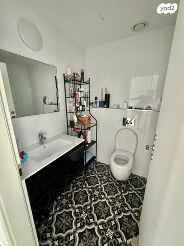 דירה, גרציאני יצחק, גני שרונה, קרית הממשלה, תל אביב יפו