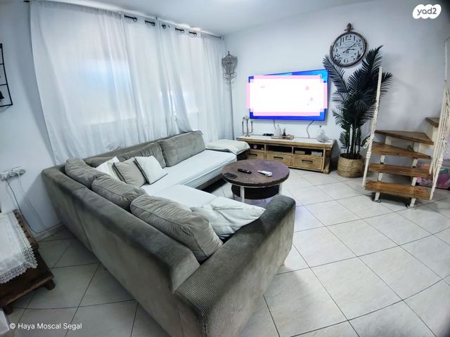 גג/ פנטהאוז, יוברט המפרי 3, מרכז העיר, לוד