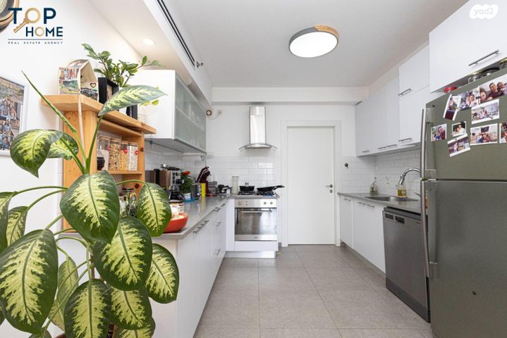 דירה, בני וו. רייך, נתניה