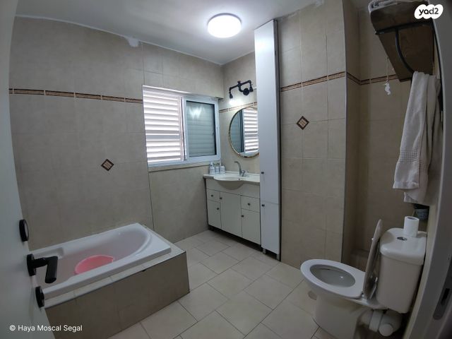 גג/ פנטהאוז, יוברט המפרי 3, מרכז העיר, לוד