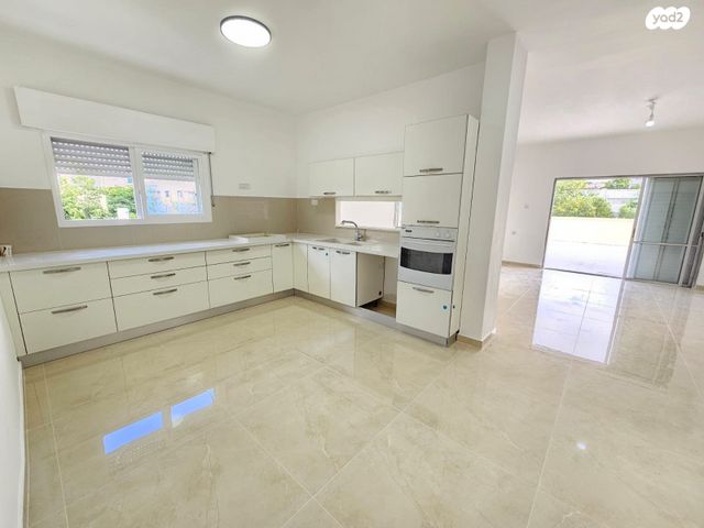 גג/ פנטהאוז, ארלוזורוב, מרכז העיר, קרית אתא