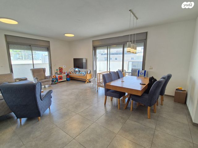 דופלקס, העצמאות 57, כפר גנים ג, פתח תקווה