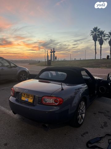 מודעת רכב מאזדה MX-5