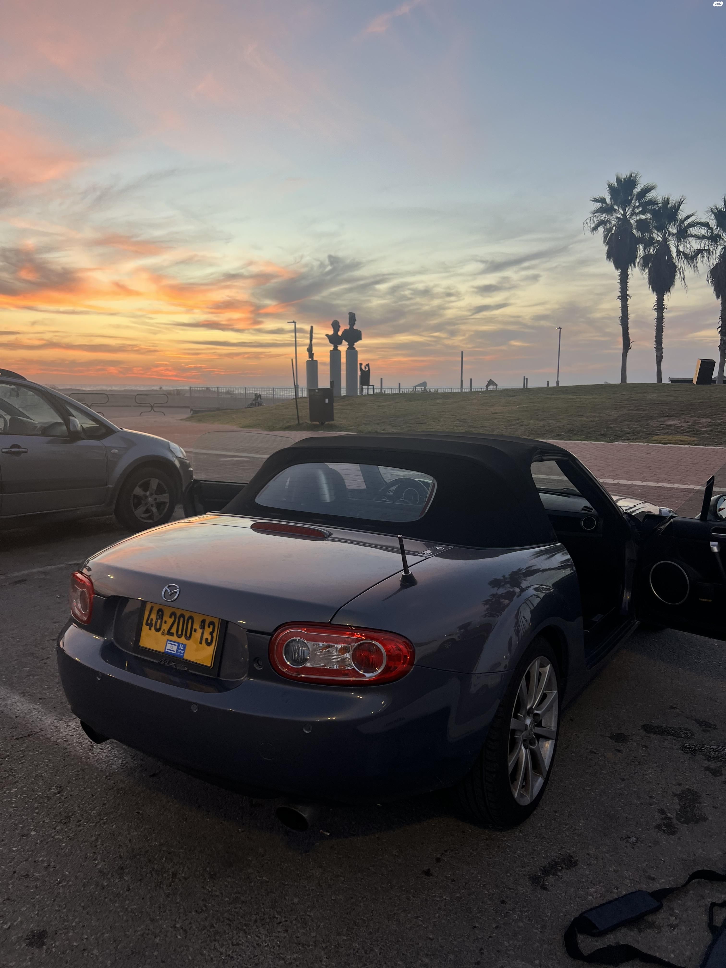 מודעת רכב מאזדה MX-5