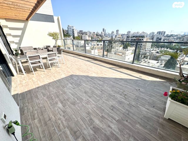 גג/ פנטהאוז, שיינקין 42, שינקין, גבעתיים