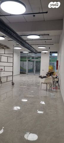 חנויות/ שטח מסחרי, אזור