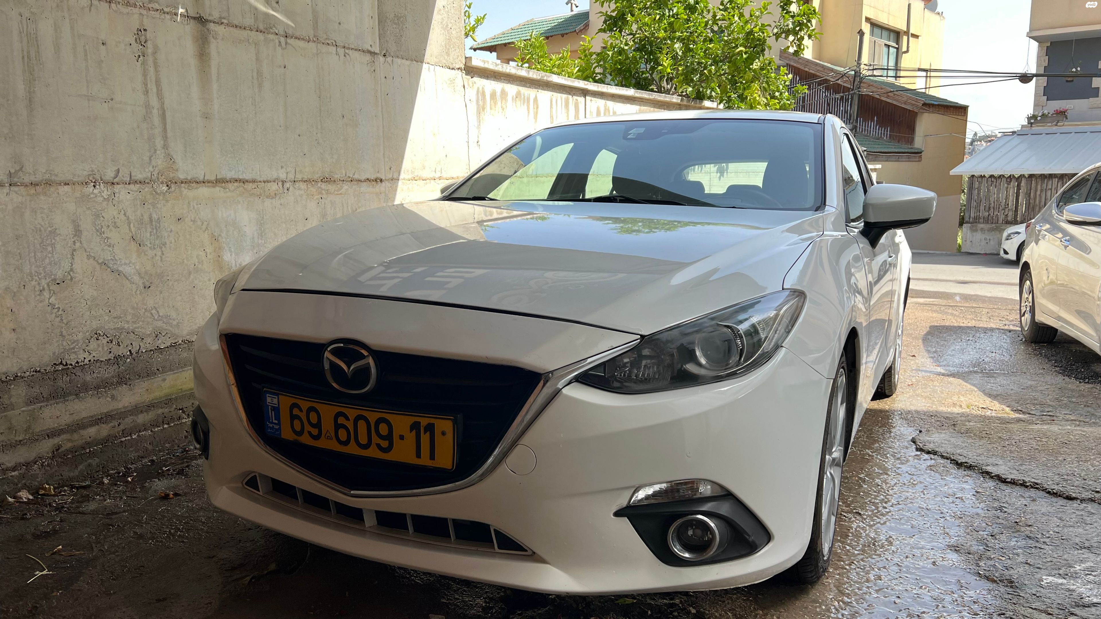 מודעת רכב מאזדה 3