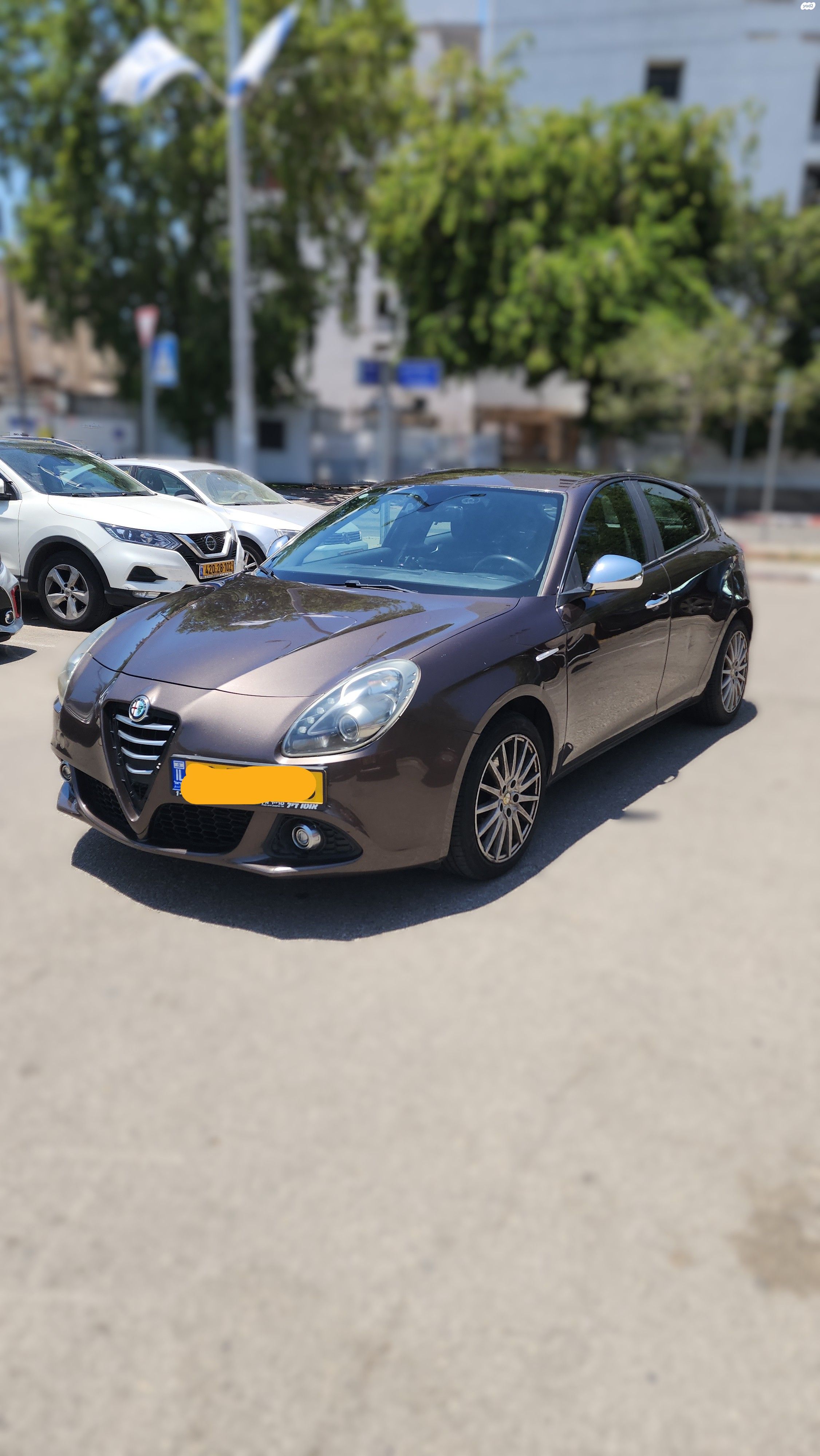 מודעת רכב אלפא רומיאו ג'ולייטה