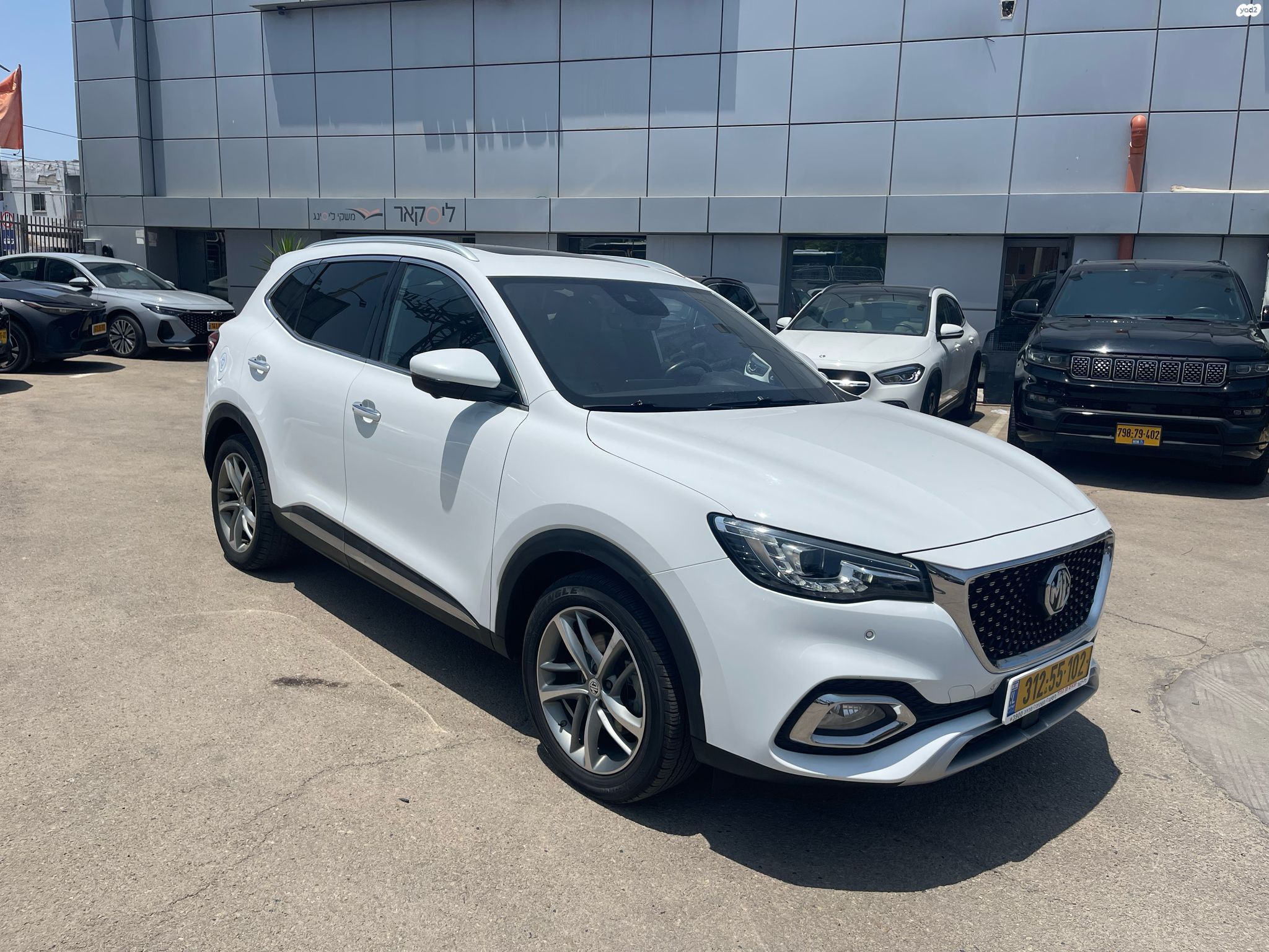 מודעת רכב אם ג'י EHS PHEV 1