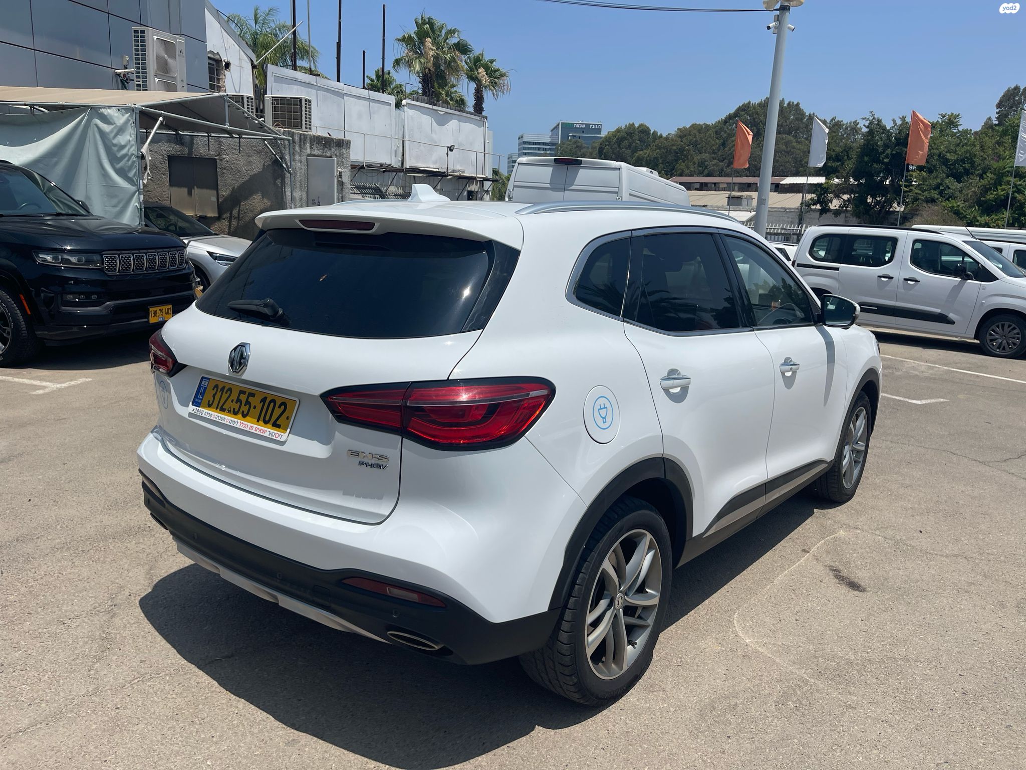 מודעת רכב אם ג'י EHS PHEV 2