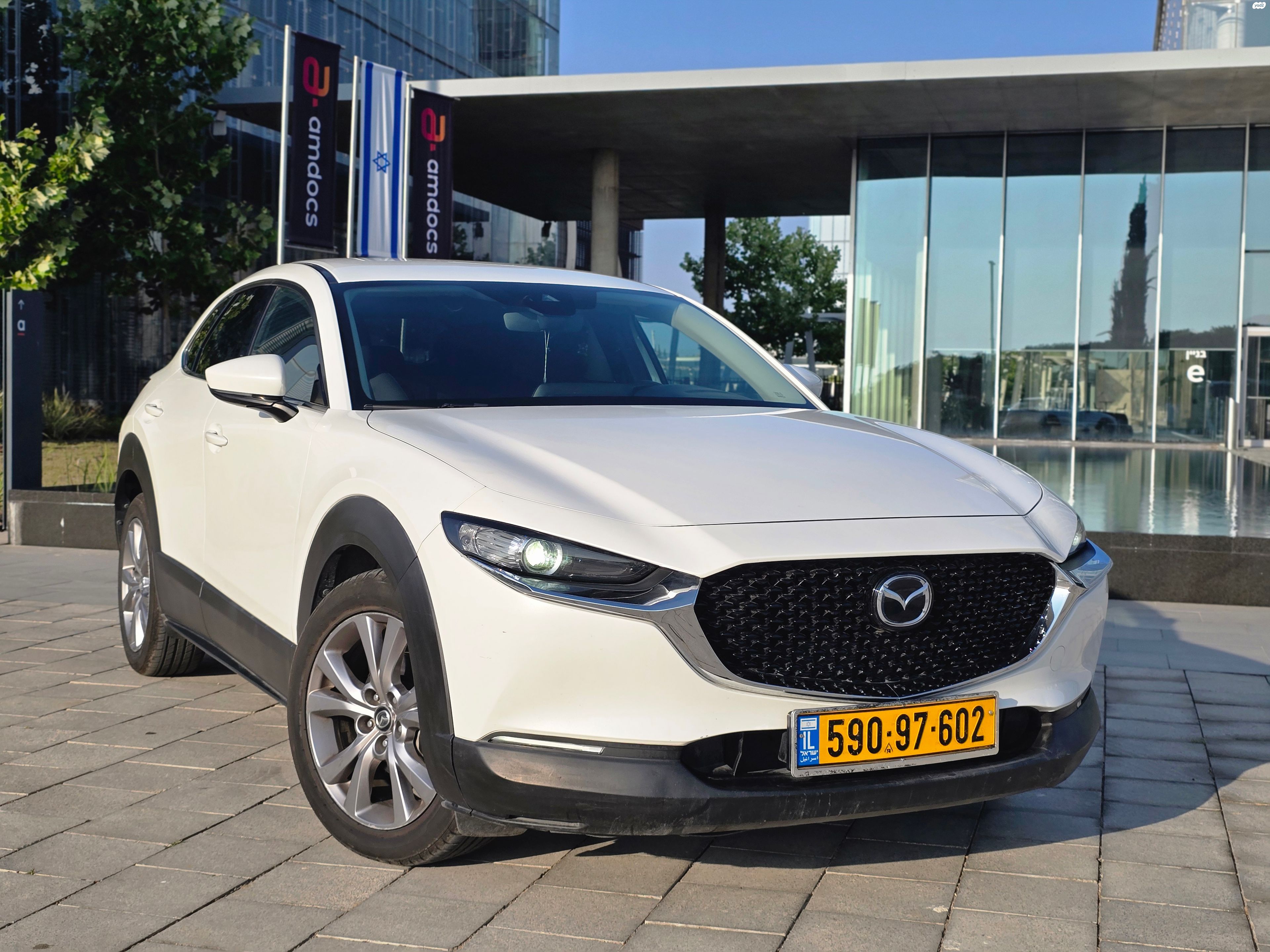 מודעת רכב מאזדה CX-30