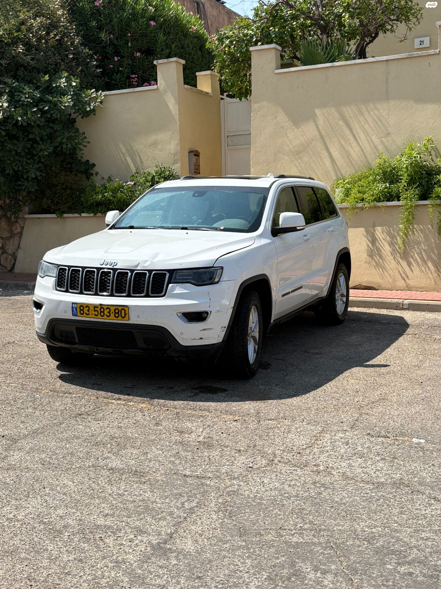 מודעת רכב ג'יפ גרנד צ'ירוקי