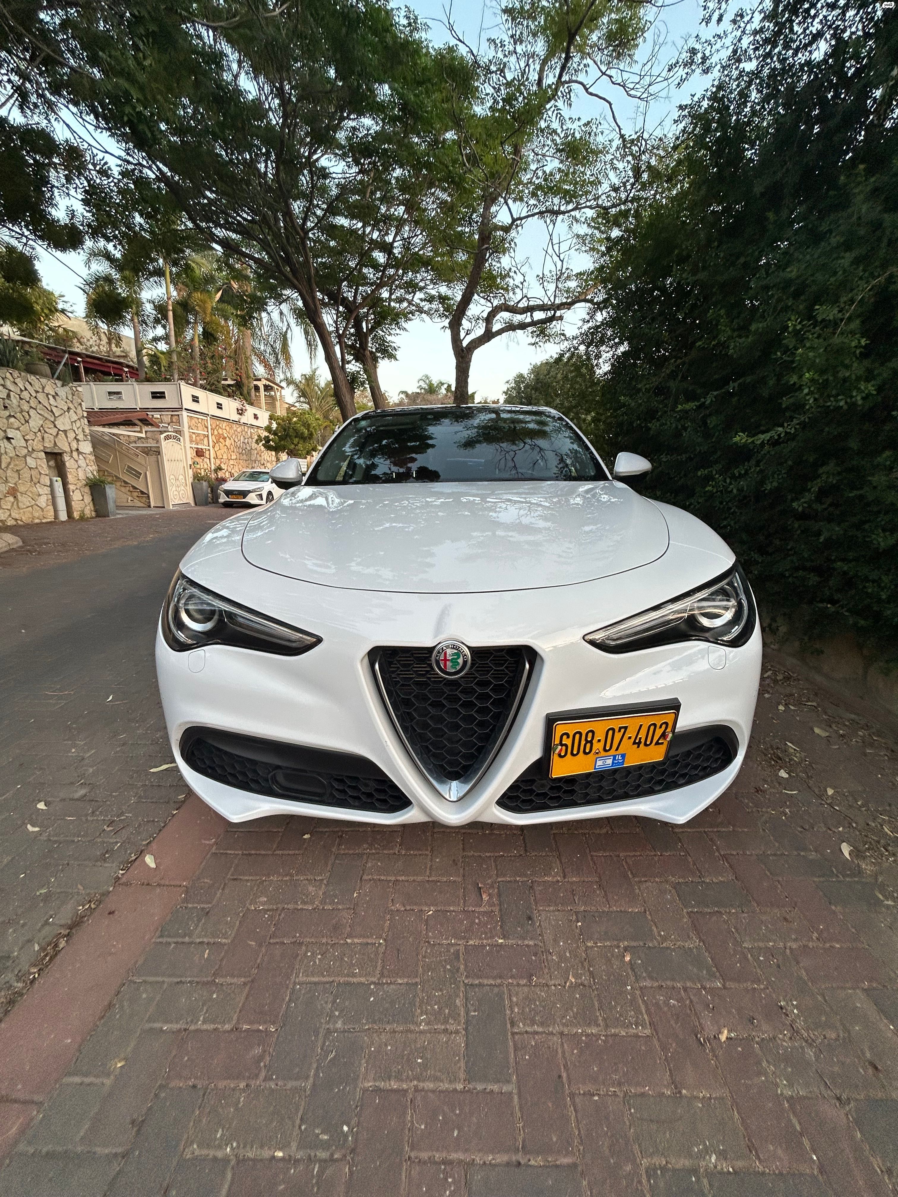 מודעת רכב אלפא רומיאו סטלביו