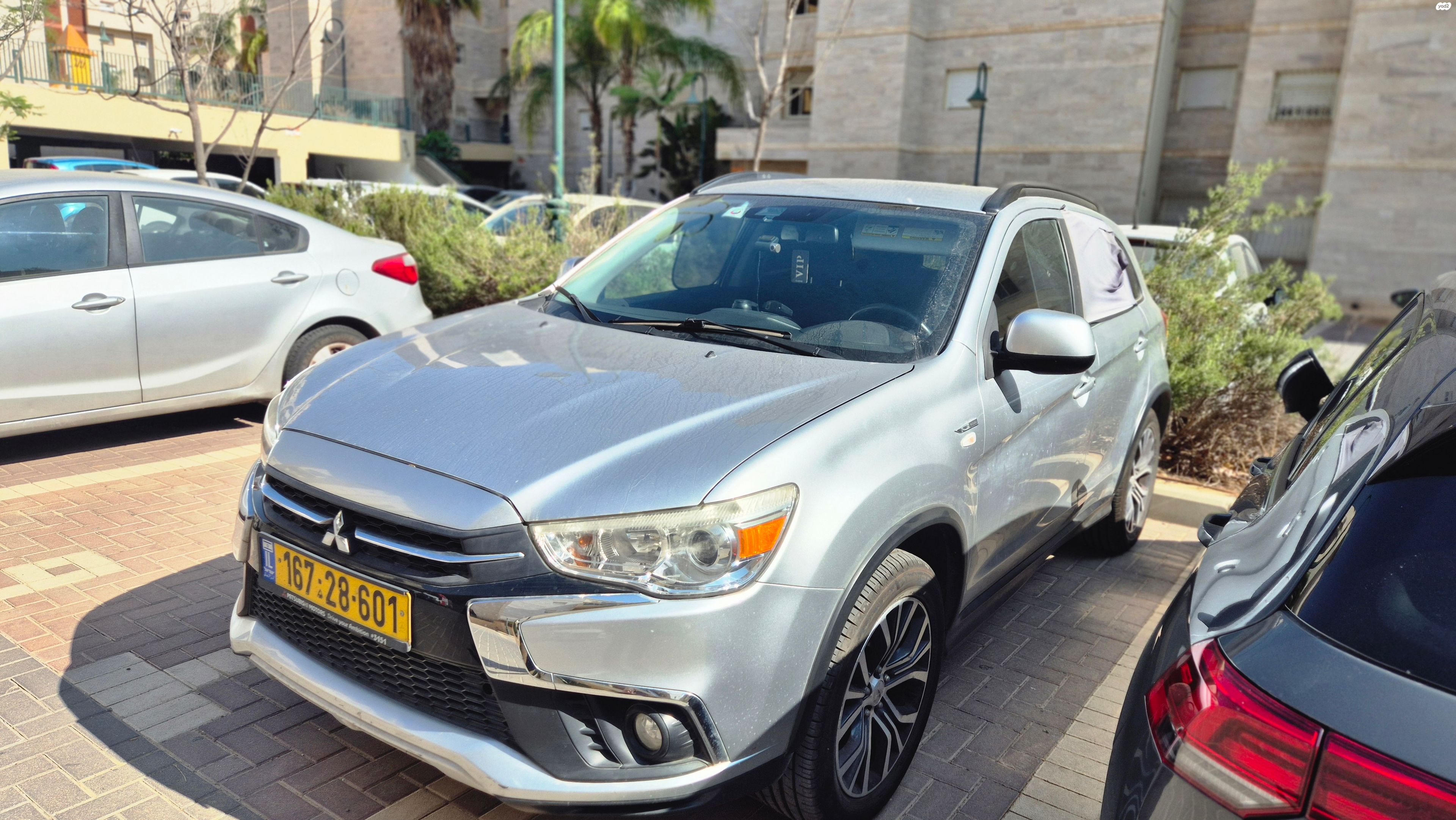 מודעת רכב מיצובישי ASX