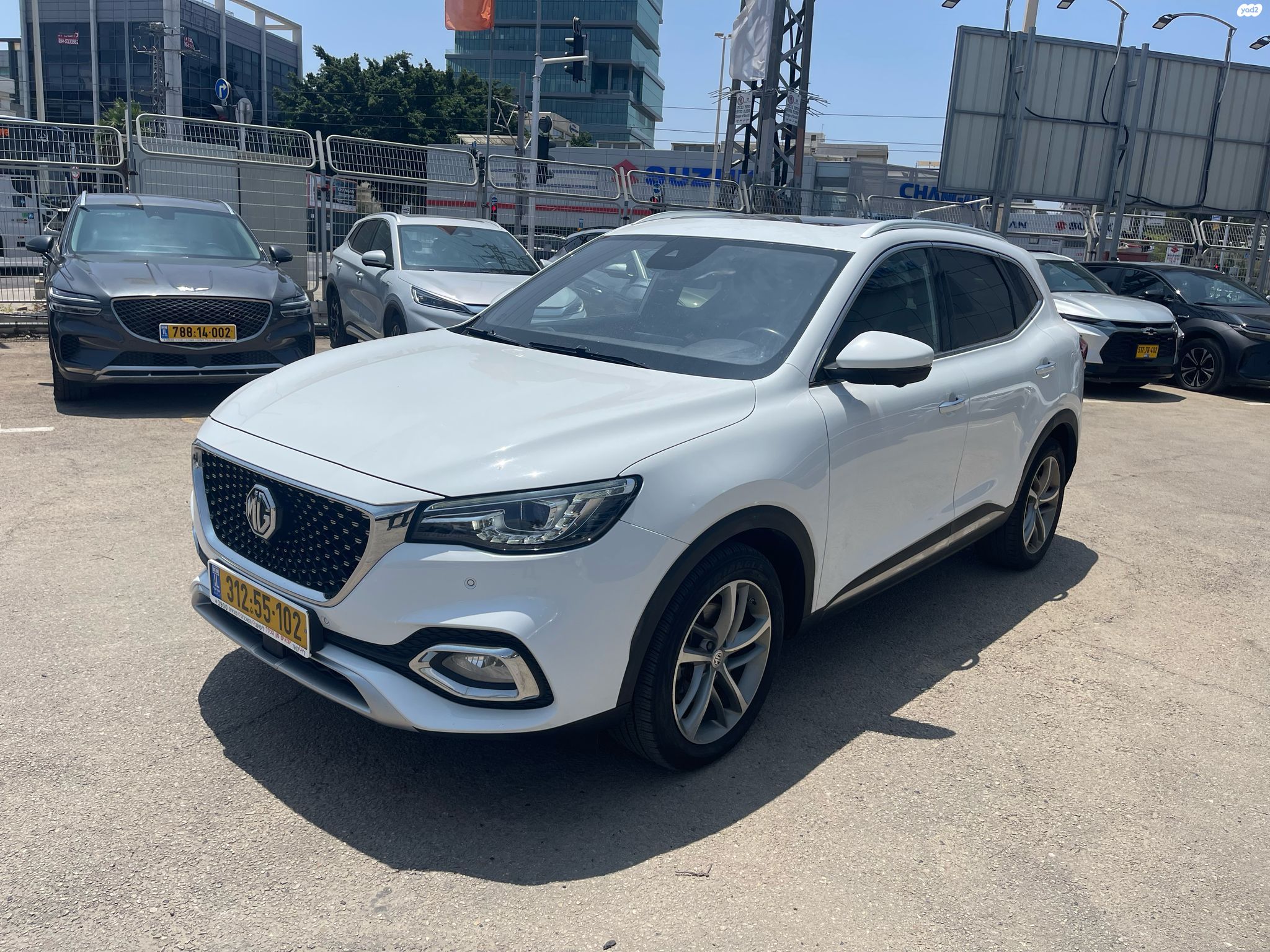 מודעת רכב אם ג'י EHS PHEV