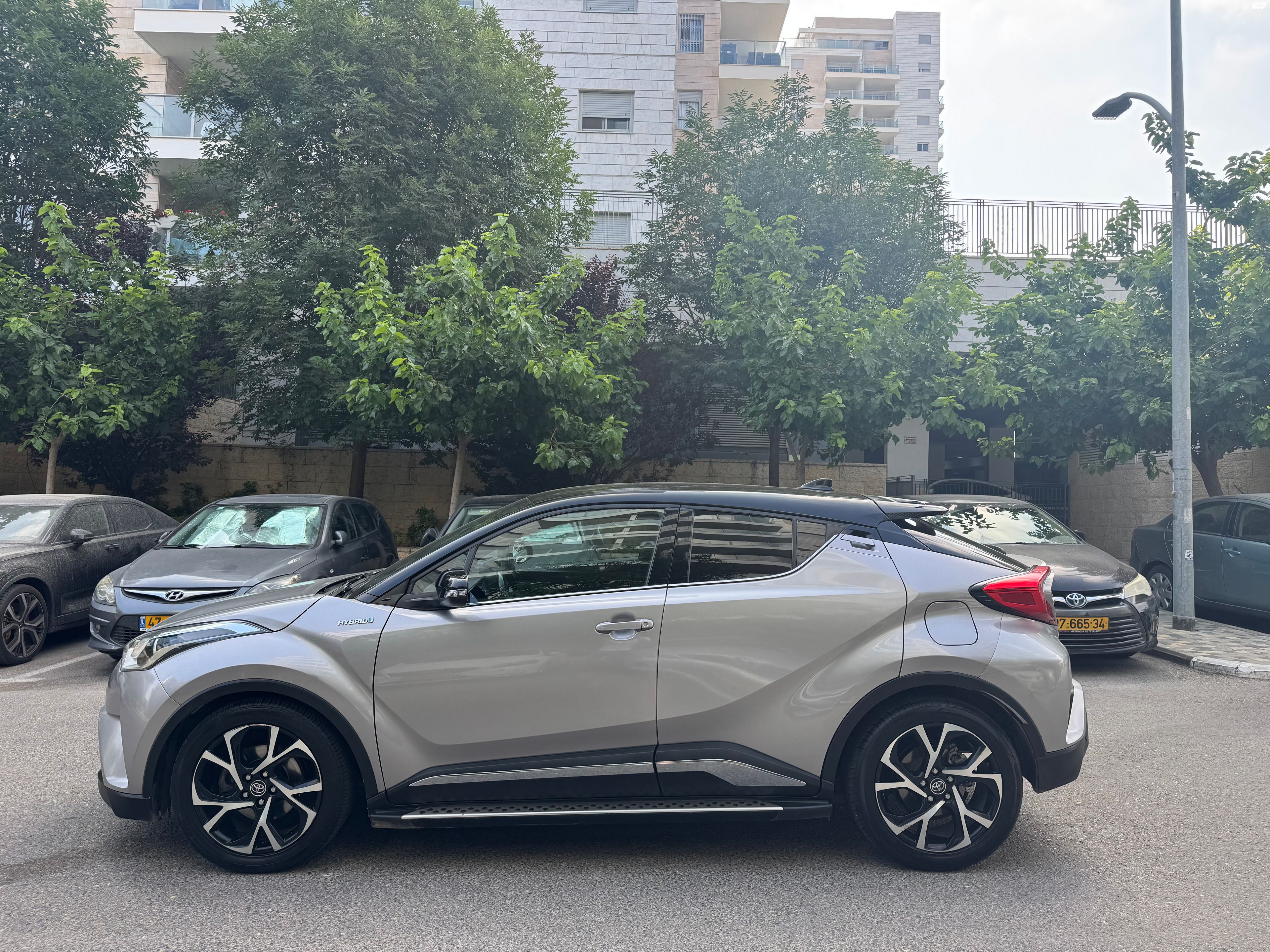 מודעת רכב טויוטה C-HR