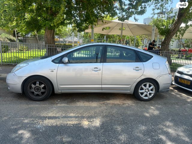 טויוטה פריוס