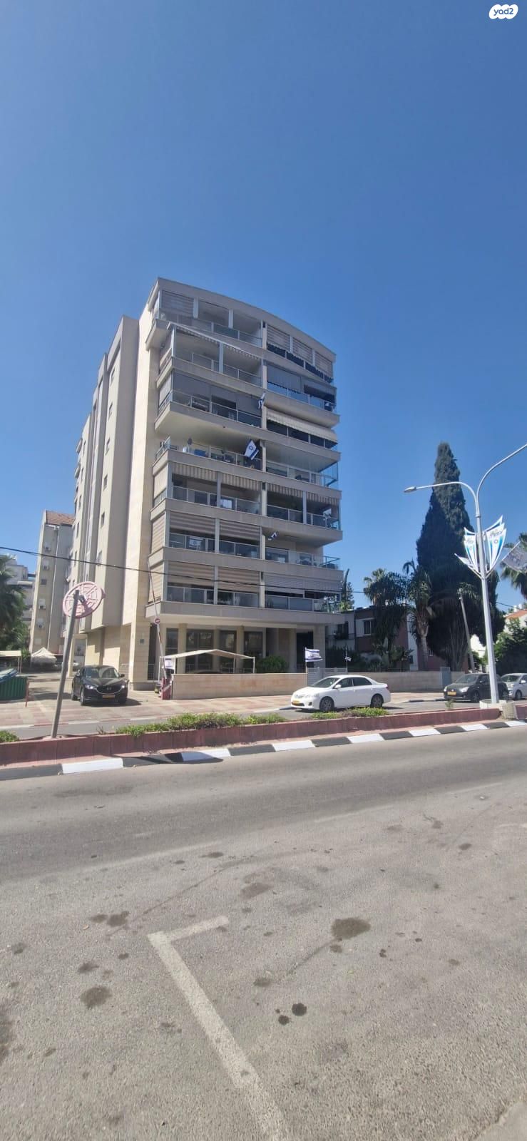 הבנים 11
