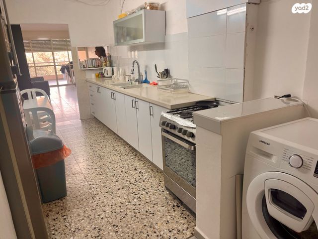 אלי כהן 210