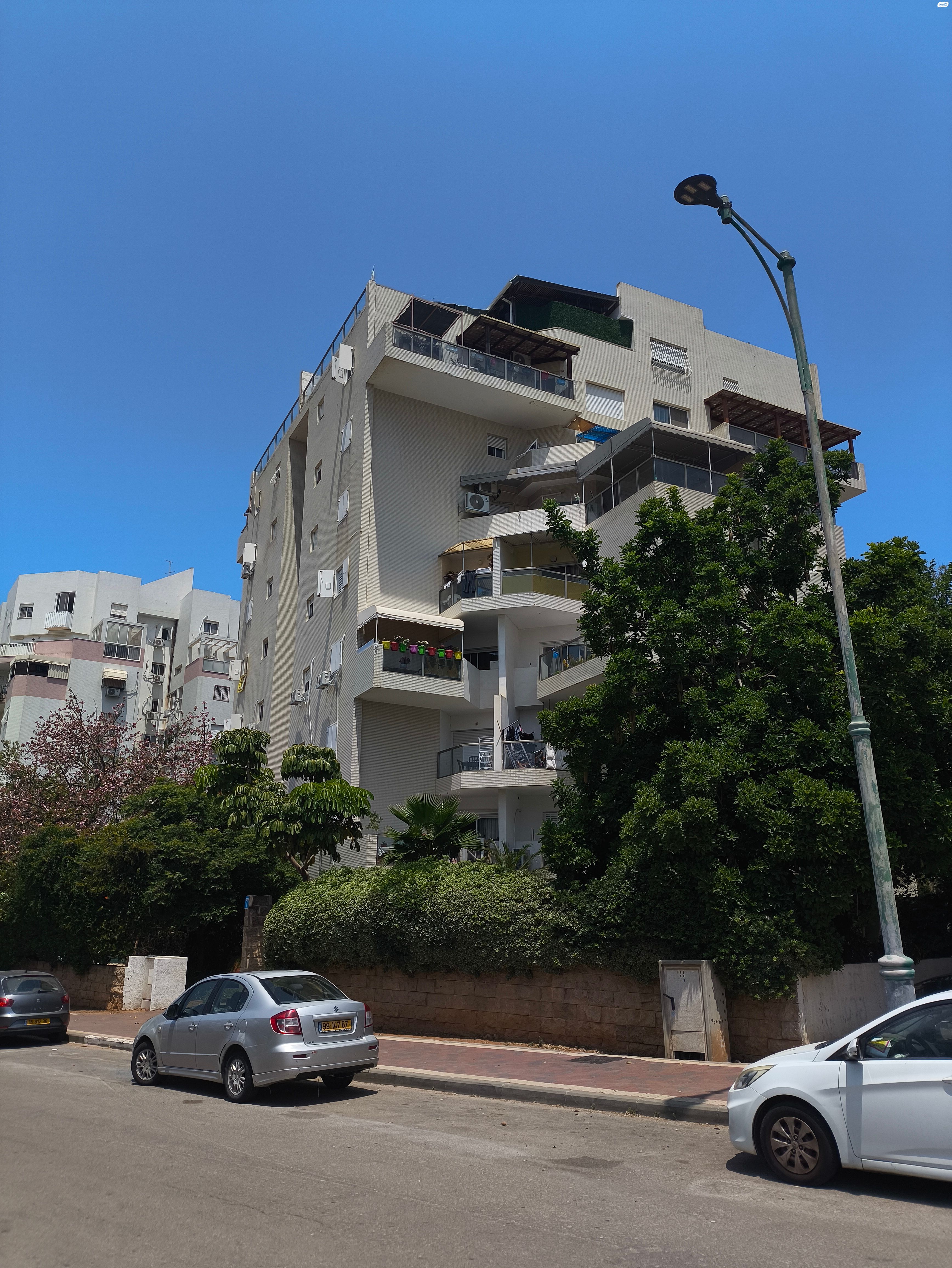 עין גב 5