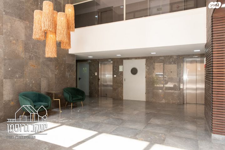 דירה, נחל איילון, צור יצחק, צור יצחק