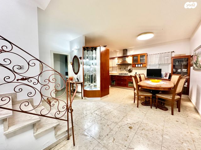 גג/ פנטהאוז, מטולה, קרית שרת מערב, חולון