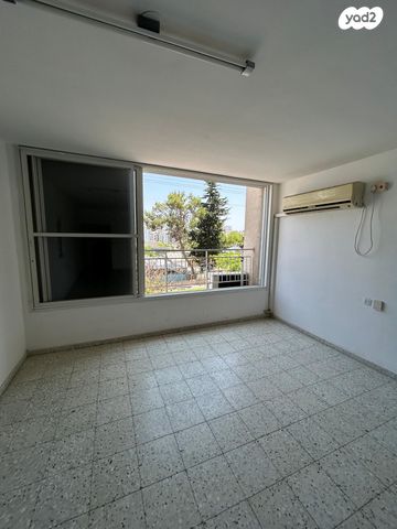 דירה, עמנואל מול, צפון מערב מרכז העיר, נתניה