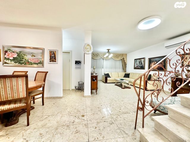 גג/ פנטהאוז, מטולה, קרית שרת מערב, חולון