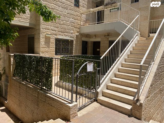 דירה, מרדכי אלקחי, ארמון הנציב, תלפיות מזרח, ירושלים