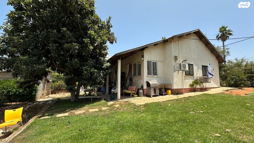 בית פרטי/ קוטג', הצבי, שיכון עממי, הוד השרון