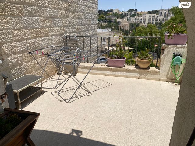 דירה, מרדכי אלקחי, ארמון הנציב, תלפיות מזרח, ירושלים