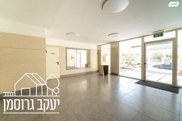 דירה, צור יצחק, צור יצחק