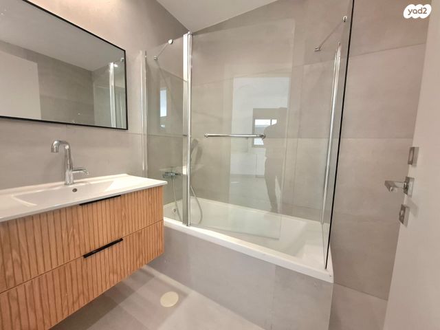 דירת גן, השיטה, רסקו א', חולון