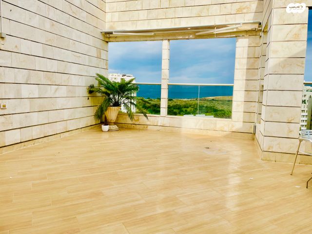 גג/ פנטהאוז, הגוש הגדול, רמת אביב החדשה, נופי ים, תל אביב יפו