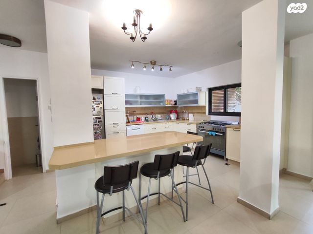 דו משפחתי, כרמל, צוותא א, אלפי מנשה