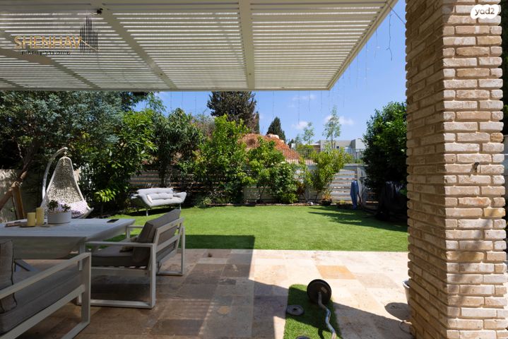 דו משפחתי, תל מונד